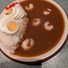 ジー マドラス - エビカレーにゆで卵のトッピング