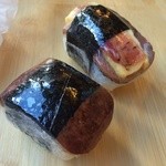 Musubi Cafe Iyasume - スパムむすび(＄1.88)、ベーコン卵焼きスパム(＄2.48)