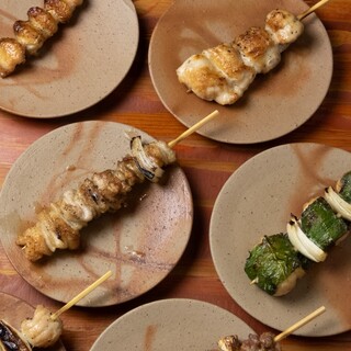 【焼き鳥】鶏とろ(塩)、しそ巻きなど豊富なラインアップ