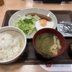すき家 - 料理写真:朝食メニューの中からえらんだのはソーセージエッグ朝食です。 ソーセージエッグ朝食420円。