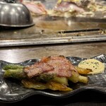 福太郎 - アスパラベーコン をつまみながら鉄板鑑賞(´◡͐`)
      鉄板に夢中で、ほぼ記憶にない