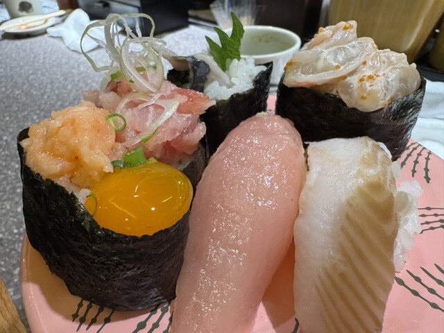 根室花まる 南25条店 （ねむろはなまる） - 中央図書館前/回転寿司