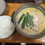 鍋焼きラーメン千秋 - 鍋焼きラーメン、ライス