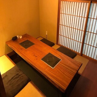 2階にある2名～4名様向けの完全個室席。周囲を気にせずゆったりと過ごせます。