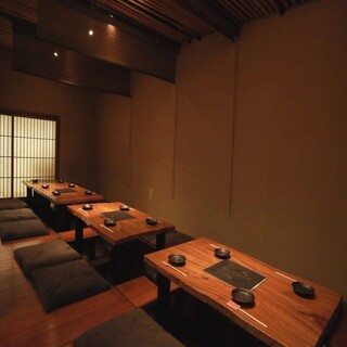 4名様・4名様・6名様の半個室が3部屋あり繋げることで幅広い人数の宴席にも対応◎