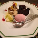 志喜亭 - チョコレートブラウニー？とワインゼリーが美味しかったです。クッキーはカナリバターが入ってました。