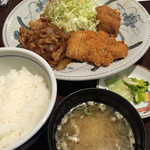 Higetora - 日替り定食  880円（税込）
      トンカツ、生姜焼き、カレイの竜田揚げ