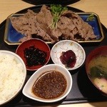 Yuushokutei - 牛焼肉定食大盛り