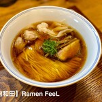 Ramen FeeL - Feel The特上醤油らぁ麺2,320円(ローストシキンボ、肩ロース叉焼、煮豚、肉雲呑、海老雲呑)