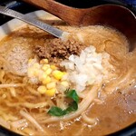 日月堂 三郷店 - ニラ一本のアクセント