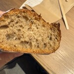 ラトリエ･デュ･パン - カンパーニュバケット！密度が！！かたすぎて最高！！！