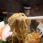 ラーメン 野良裏家 - 麺リフト