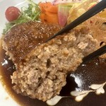 白塚亭 - ハンバーグ断面