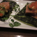 ウニとマグロのカナッペ　518円