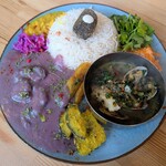 ゴロンドリーナ - あいがけ2種盛り（鱈のサルサヴェルデ・チキンと紫芋のポタージュ）※ご飯200g