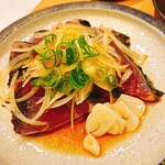 土佐料理とおばんざい 柚のす - 藁焼きカツオ9切