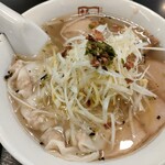 会津喜多方ラーメン坂内 小法師 - 料理写真:青唐ネギ塩ラーメン　1160円 ＋　ワンタントッピング　240円