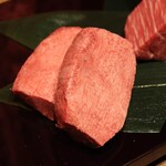 お肉屋 けいすけ 三男坊 - タン元