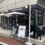 Mark Matsuoka Grill 中目黒 - 店頭の黒い牛のオブジェが目印