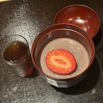 やまぐち - あまおう黒豆ソース　パンナコッタ　炒り番茶