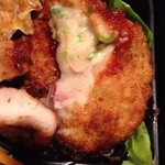 ペッパー - 201412  ペッパー  ★Bランチ（若鶏の和風辛子焼＆タコ入りクリームコロッケ）（860円）★ 「タコ入りクリームコロッケ」を割ってみました(^-^)/