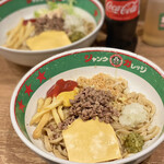 ジャンクガレッジ - まぜそばバーガー＋チェダーチーズ