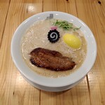 METRO RAMEN - 当店オススメの豆乳ラーメンです。鴨出汁＋特製醤油ダレ＋豆乳のスープはあっさりコク旨。味変「アンチョビガーリック」でさらに美味しくなります。