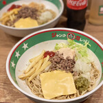 ジャンクガレッジ - ビッグまぜそばバーガー
