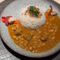 スパイス香るチキン豆カレー