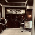 ピッツェリア ダ チーボ - 入り口にはカウンターが…果たして夜は？？