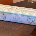 どら焼き まかな - 12個入る化粧箱は80円。2段バージョンとか色々あります。