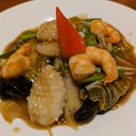 サワダ飯店 - 海鮮五目餡かけ焼きそば