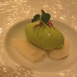 銀座 レカン - 上には生ハムとカイワレが。淡い中にも良いアクセントが。