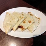 タージマハル - 料理写真:チーズナン