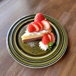cafe しずく - いちごのチーズケーキ