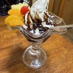 わかば - 缶詰のミカンとパインがレトロなチョコレートサンデー❤️