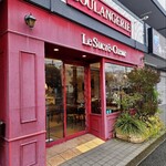 ル・シュクレクール - 昔から変わらない赤が映える岸部店の外観