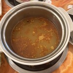 中華料理 鍋一 - 私は麻辣スープ。小池さんはいつもパイタンスープ。