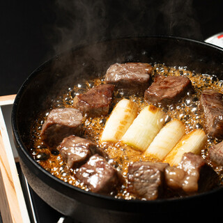 築地にあった江戸肉割烹「さゝや」より継承したすき焼き。