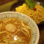 らーめん山頭火 - つけ麺です。麺がすっごいボリュームです。