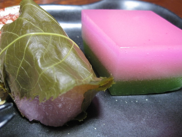 子ノ福助 - 道明寺と菱饼