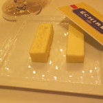 銀座 レカン - バターはエシレの物。片方にはオーストラリアの岩塩が。