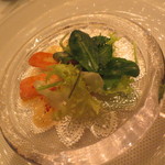 銀座 レカン - レカン自家製のカラスミが添えられたミニサラダがサービスで。