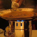 銀座 レカン - カラメルソースを作り。