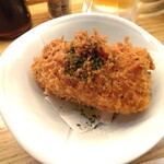 魚金仕入部 マグロ課 - お通しのホタテクリームコロッケ