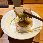 ジャパニーズ ラーメン 五感 - 肉が美味いのも有りますが、お米もとても美味しいです