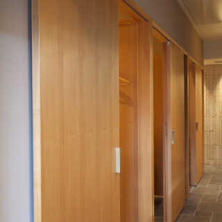 個室完備でデートやお友達同士のお集まりに高級感漂う空間を