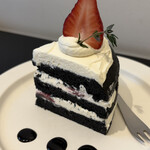 UTAKATA COFFEE - 黒胡麻と苺のクリスマスケーキ