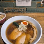 ラーメン フリーバーズ - 醤油スペシャルラーメン1300円。