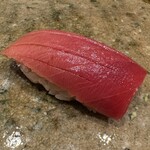 神田錦町 鮨たか晴 - 鮪中トロ（血合いぎし）